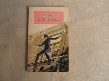 Les Cinq au bal des espions : le club des cinq