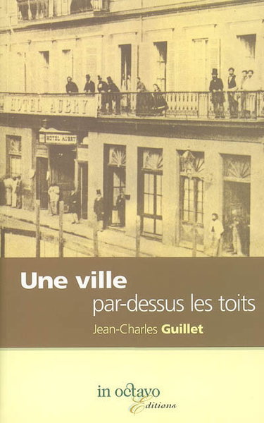 Une ville par-dessus les toits