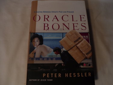 Couverture de Oracle Bones: A Journey Between China's Past and Present