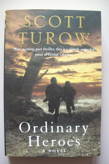 Couverture de Ordinary Heroes par Scott Turow