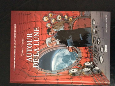 Couverture de Autour de la lune les incontournables de la littérature en bd