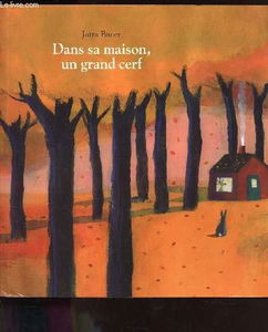 dans sa maison,un grand cerf