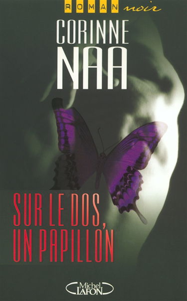 Sur le dos, un papillon