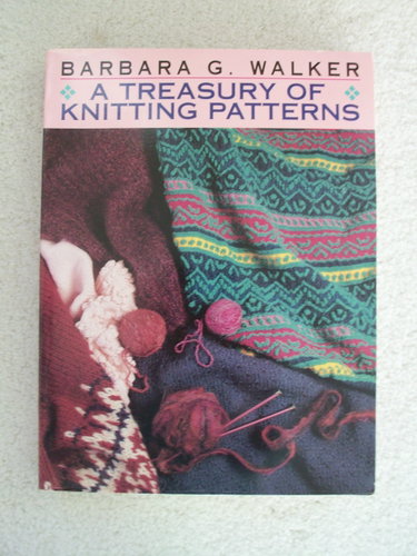 Couverture de A Treasury of Knitting Patterns