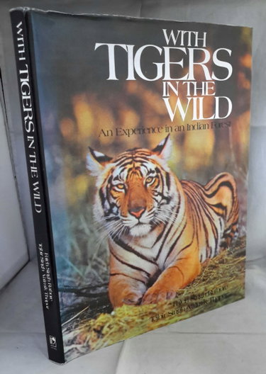 Couverture de With tigers in the wild: An experience in an Indian forest