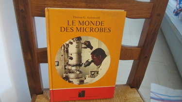 Couverture de Le monde des microbes