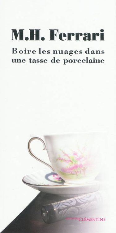 Boire les nuages dans une tasse de porcelaine