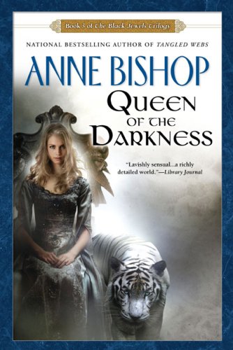 Couverture de Queen of the Darkness: Book 3 of the Black Jewels Trilogy