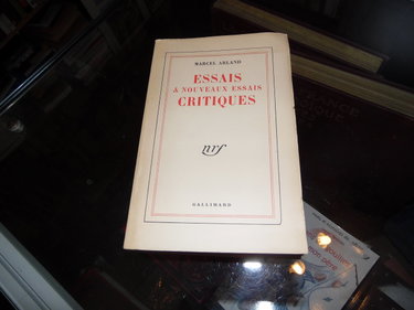 Couverture de Essais et nouveaux essais critiques