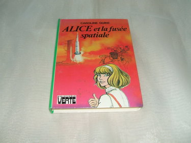 Alice et la fusée spatiale