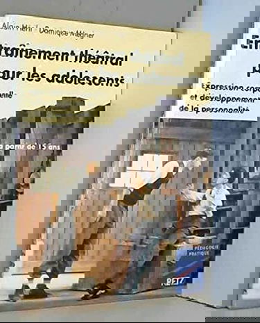 Entrainement Theatral Pour Les Adolescents. Expression Corporelle Et Developpement De La Personnalite