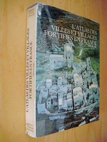 Couverture de L'Atlas des villes et villages fortifiés en France (Moyen Age)
