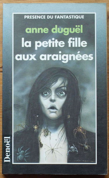 La petite fille aux araignées