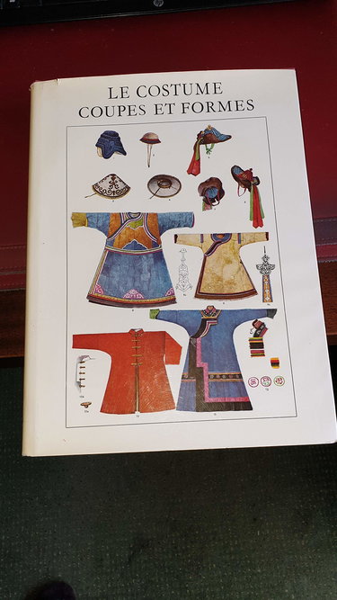 Couverture de Le costume, coupes et formes