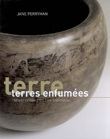 Couverture de Terres enfumées : trente céramistes contemporains