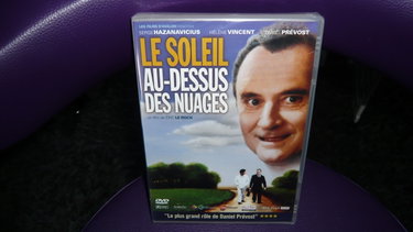 Couverture de Le Soleil au-dessus des nuages par Hélène Vincent
