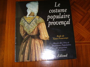 Le costume populaire provençal : rode de basso Prouvenço