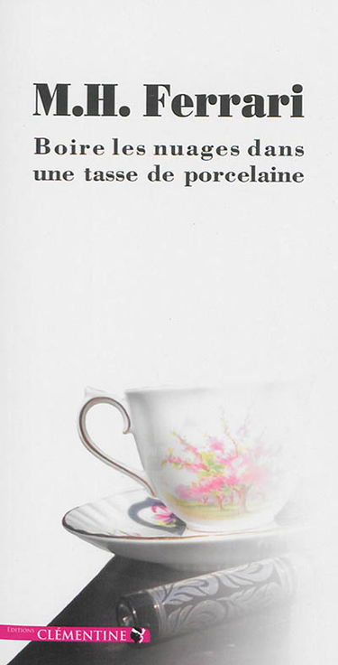 Boire les nuages dans une tasse de porcelaine