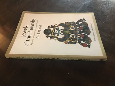 Couverture de Jewels of the Pharaohs: Egyptian Jewellery of the Dynastic Period par Cyril Aldred