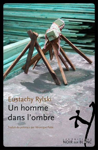 Un homme dans l'ombre