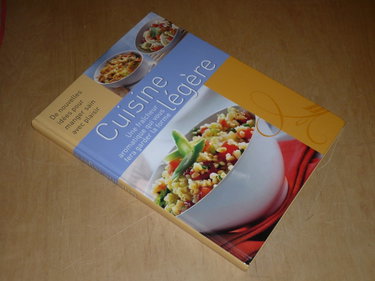 Couverture de CUISINE LEGERE Une fraîcheur aromatique qui vous fera garder la Forme / Naumann & Gobel par Collectif