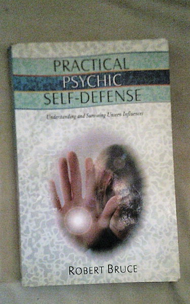 Couverture de Practical Psychic Self-Defense: Understanding and Surviving Useen Influences