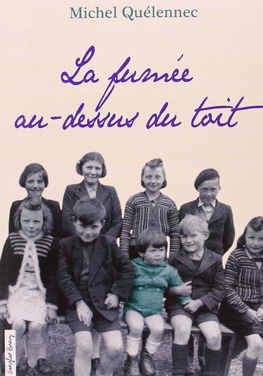 Le fumée au-dessus du toit