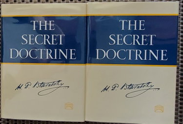 Couverture de The Secret Doctrine: The Synthesis of Science, Religion, and Philosophy